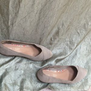 Toms Jutti Flats In Taupe